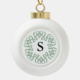 Elegantes Hellgrünes Florales Monogramm Familie Keramik Kugel-Ornament