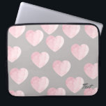 elegantes, hellrosa Liebe Herzmuster Laptopschutzhülle<br><div class="desc">Minimalistisches, modernes und übersichtliches Design, das auf einem angesagten, warmen grauen Hintergrund die farbenfrohen Herzen eines Babys darstellt.</div>