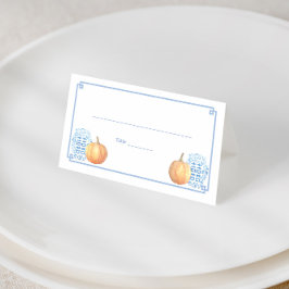 Elegantes Herbstpumpen Blau und Weiß Hochzeitsesse Platzkarte