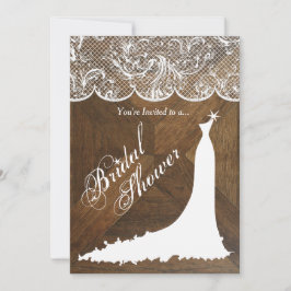 Elegantes Hochzeitskleid und Spitzen auf Stallholz Einladung