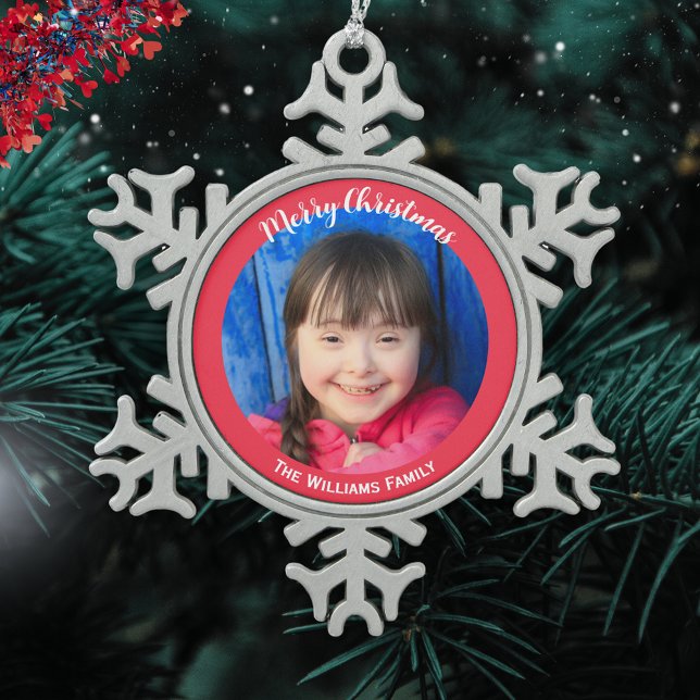 Elegantes Hübsches festliches Foto Schneeflocken Zinn-Ornament (A pretty ornament for the Christmas tree, to customize with a photo and name(s))
