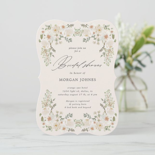 Elegantes Ivory Floral Brautparty Einladung (Stehend Vorderseite)