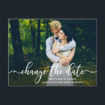 Elegantes Kalligrafie-Skript ändert das Date-Foto Postkarte<br><div class="desc">Moderne elegante Kalligrafie-Skripte ändern das Datum Hochzeit verschoben Paar Foto Postkarte</div>