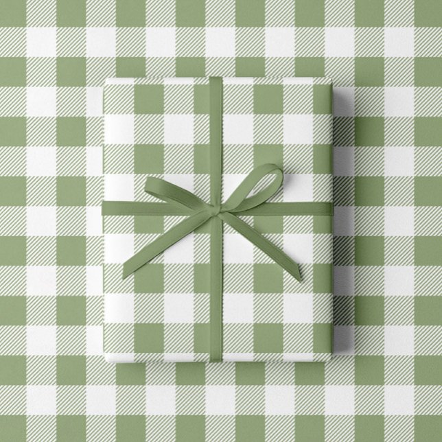 Elegantes Kariertes Muster im Grünen Geschenkpapier (Sage Green White Plaid Pattern Wrapping Paper)