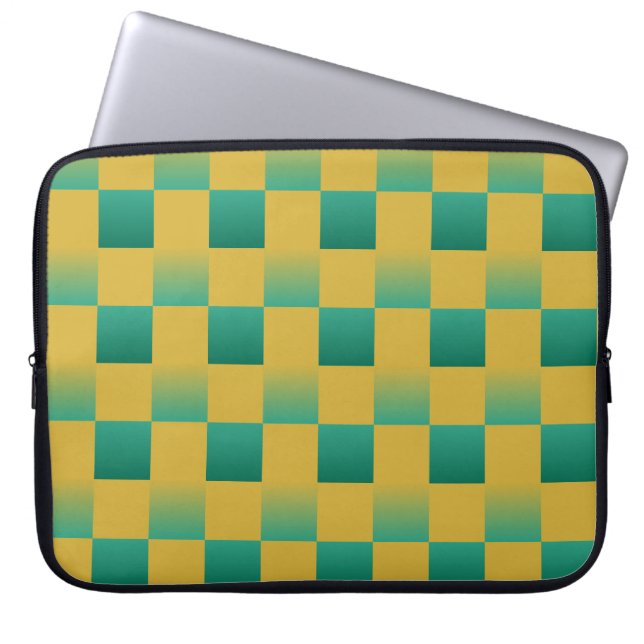 Elegantes kariertes Muster in Grün und Gold Laptopschutzhülle (Vorderseite)