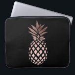 elegantes klares Imitat-Rosen-Goldtropische Ananas Laptopschutzhülle<br><div class="desc">Minimalistischer und stilvoller Entwurf,  der Imitat-Rosen-Goldananas darstellt. Sie können die Hintergrundfarbe wählen.</div>