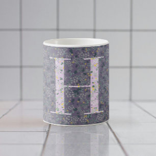Elegantes, klassisches Monogramm H in lila mit Phr Kaffeetasse