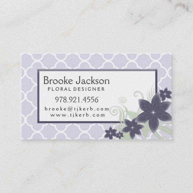 Elegantes Lavendel Quatrefoil Muster mit Blumen Visitenkarte (Vorderseite)
