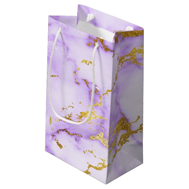 Elegantes Lavender Gold Imitats Metallisches Marmo Kleine Geschenktüte (Rückseite Schrägansicht)