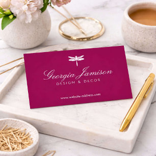 Elegantes Libellen-Logo mit Serifenschrift auf Mau Visitenkarte