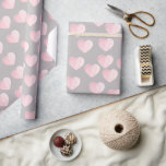 elegantes Liebe Geschenkpapier<br><div class="desc">Minimalistisches, modernes und stilvolles Design, das farbenfrohe Wasserfarbenherzen auf einem angesagten grauen Hintergrund darstellt. Dieses wunderschöne und feminine Print mit seinem schlichten, aber atemberaubenden Effekt ist perfekt für die jungen Frauen von heute. Beeindrucken Sie mit einzigartigem und elegantem Geschenk oder einfach selbst Leckerei.</div>