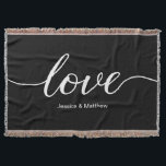 Elegantes Liebe-Skript neu Decke<br><div class="desc">Ein elegantes und modernes Skript für das Wort "Liebe" finden Sie auf dieser benutzerdefinierten Wurfdecke. Personalisieren Sie sich mit den Namen der Neuvermählten, oder das Paar für die Erwärmung ihres Hauses Geschenk.</div>