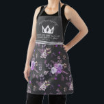 Elegantes Lila Blumenmuster Königin der Küche Schürze<br><div class="desc">Fügen Sie Ihrer Küche einen edlen Hauch von Eleganz mit dieser Schürze der Königin der Küche hinzu, die ein elegantes lila Blumenmuster aufweist. Es ist perfekt zum Kochen, Backen oder Crafting geeignet und verbindet Stil und Praxisnähe. Ideal für Zuhause, Kochfreunde oder als nachdenkliches Geschenk für jeden besondere Anlass.</div>