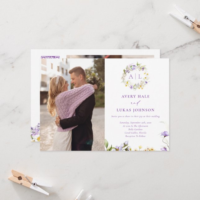 Elegantes Lila Floral Monogram Foto Hochzeit Einladung (Vorderseite/Rückseite Beispiel)