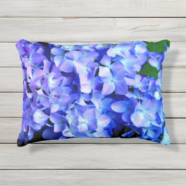 Elegantes lila Magenta Blumenhydrangea Kissen Für Draußen (Vorderseite)