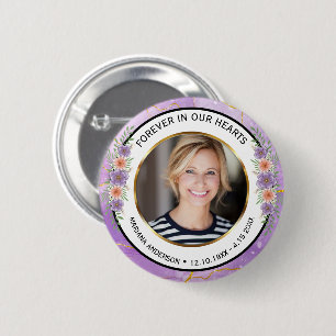 Elegantes lila und goldenes florales Gedenkfoto Button