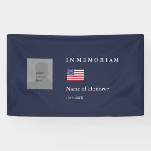 Elegantes Memorial mit Foto- und United Staaten-Fl Banner
