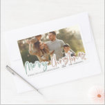 Elegantes Merry Christmas Gold Star Family Foto Rechteckiger Aufkleber<br><div class="desc">Elegantes Frohe Weihnachten Gold Star Familie Foto Rechteckige Aufkleber . Diese niedlichen kleinen Aufkleber haben Frohe Weihnachten geschrieben in einem hübschen Skript-Schriftart . Diese Aufkleber können durch Änderung von Familienname und Foto angepasst werden. Karo der anderen koordinierenden Produkte in der Sammlung. Für weitere Anpassungen kontaktieren Sie mich bitte unter mypaperlove2021@gmail.com...</div>