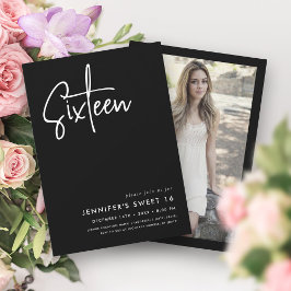 Elegantes Minimal Schwarz-weißes Foto Sweet 16 Einladung
