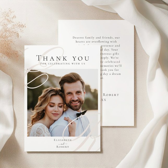 Elegantes Minimalistisches Beige Monogram Wedding  Dankeskarte (Elegant Minimalist Beige Monogram Wedding Photo Thank You Card on a white silky tableclothes)