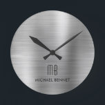 Elegantes Mit Monogramm Silber Grau gebürstetes Me Runde Wanduhr<br><div class="desc">Personalisierte, Mit Monogramm Silber Grau gepinselt rund Uhr.</div>