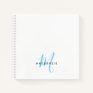 Elegantes Modern White Sky Blue Script Monogram Notizbuch