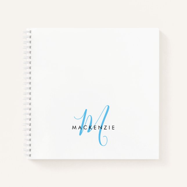 Elegantes Modern White Sky Blue Script Monogram Notizbuch (Vorderseite)