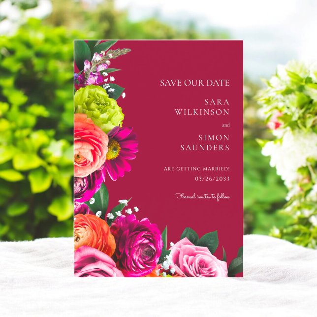 elegantes, modernes Blumenburgund Save the Date (save the date card with elegant florals on a fresh burgundy floral background)