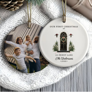 Elegantes modernes erstes Weihnachten in einem neu Keramik Ornament