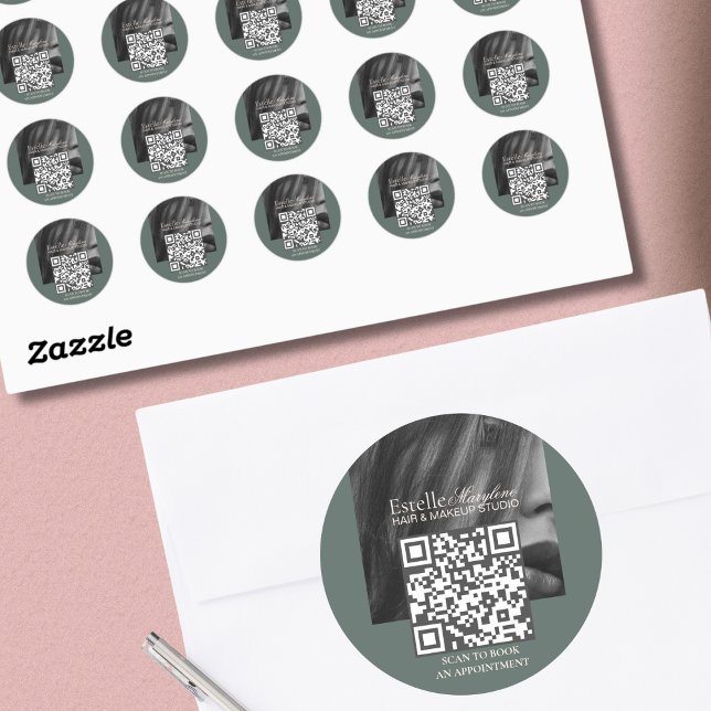 Elegantes, modernes Green Brown Foto Haarstudio Runder Aufkleber (Von Creator hochgeladen)