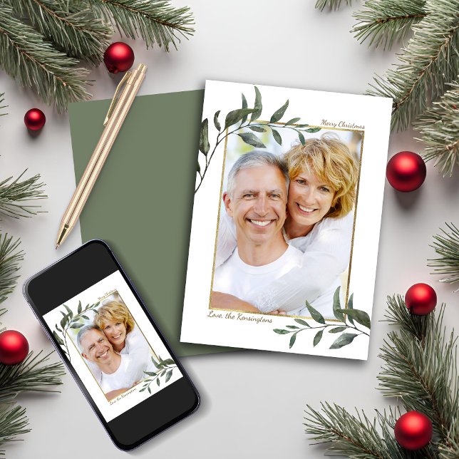 Elegantes Modernes Grün Weihnachten Foto (Elegant Modern Greenery Christmas Holiday Photo Card)