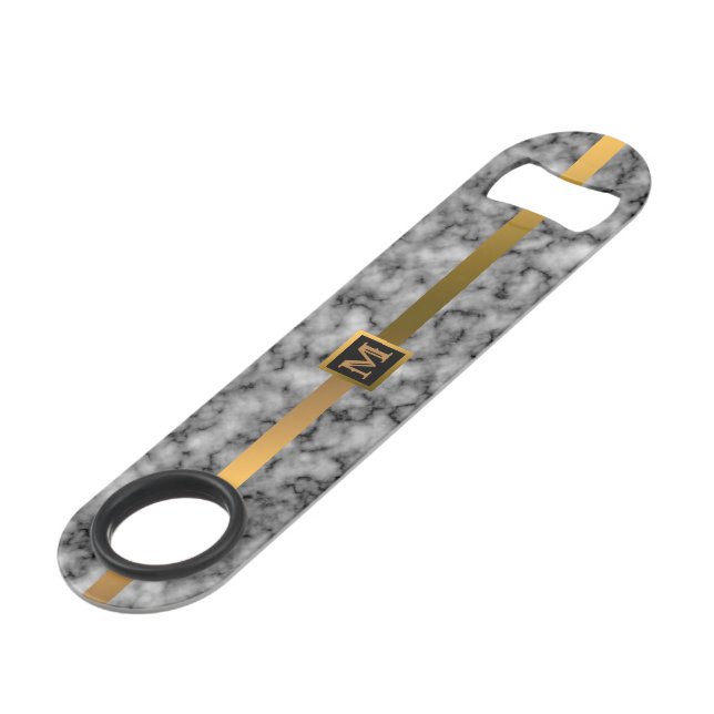 Elegantes, modernes Mit Monogramm Marmorschwarz Speed Flaschenöffner (Vorderseite Schrägansicht)