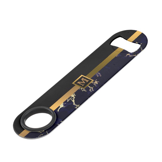 Elegantes, modernes Mit Monogramm Marmorschwarz Speed Flaschenöffner (Vorderseite Schrägansicht)