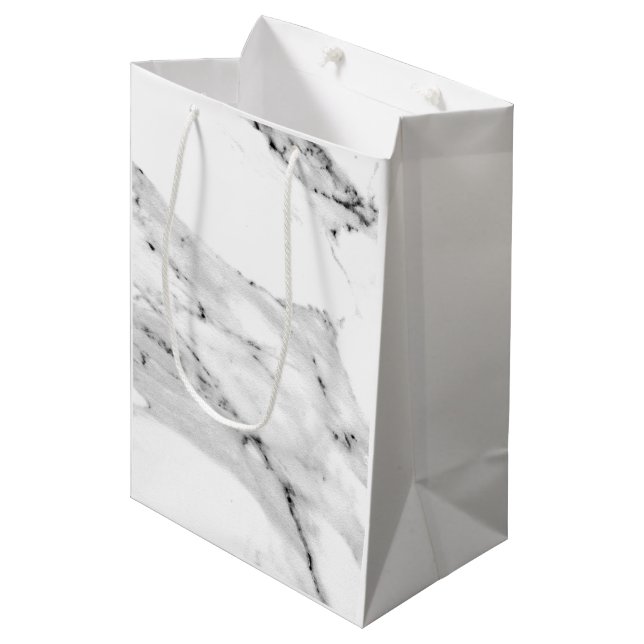 Elegantes modernes, schwarz-graues Marmormuster Mittlere Geschenktüte (Vorderseite Schrägansicht)