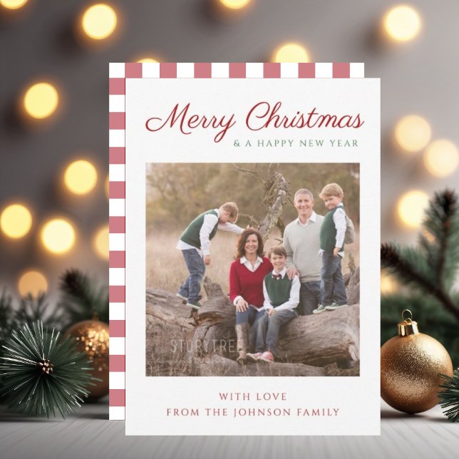 Elegantes, modernes Script Kariertes WeihnachtsFot Feiertagskarte (Elegant Modern Script Red Plaid Christmas Photo Holiday Card)