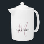 Elegantes, modernes White Blush Pink Script Monogr<br><div class="desc">Eleganter,  moderner weißer Rosa-Script Monogram Teapot. Ein elegantes Rosa-Skript-Monogramm kombiniert mit einem schwarzen San-Serif-Schriftart sorgt für ein zeitgemäßes Aussehen.</div>