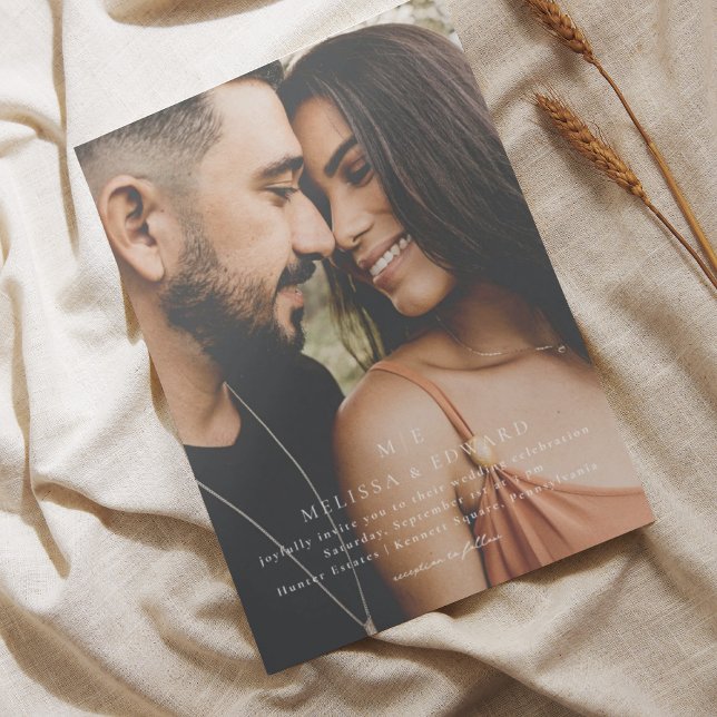 Elegantes Monogram Foto Minimalistisch Wedding Einladung (Von Creator hochgeladen)