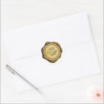 Elegantes Monogram Gold Wax Siegel Runder Aufkleber<br><div class="desc">Diese Imitate Wachs Siegel Aufkleber fügen eine Touch Stil zu jedem Umschlag,  den Sie senden. Ideal für Hochzeitseinladungen,  einfach Ihre Monogramm-Initialen hinzufügen mit den Vorlagen-Boxen zur Verfügung gestellt. Sie können auch die Hintergrundfarbe des Aufklebers mit dem Zazzle-Bearbeitungswerkzeug ändern,  um die Umschlagfarbe zu ändern.</div>
