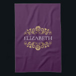 Elegantes Monogram Lila Gold Küchentuch<br><div class="desc">Ein elegantes und elegantes lila und vergoldetes Küchenhandtuch blüht in Monogramm. Fügen Sie Ihren Namen zwischen den goldenen Blüten auf der Vorderseite geblüht. Entworfen für Sie von BlackBerry Boulevard.</div>