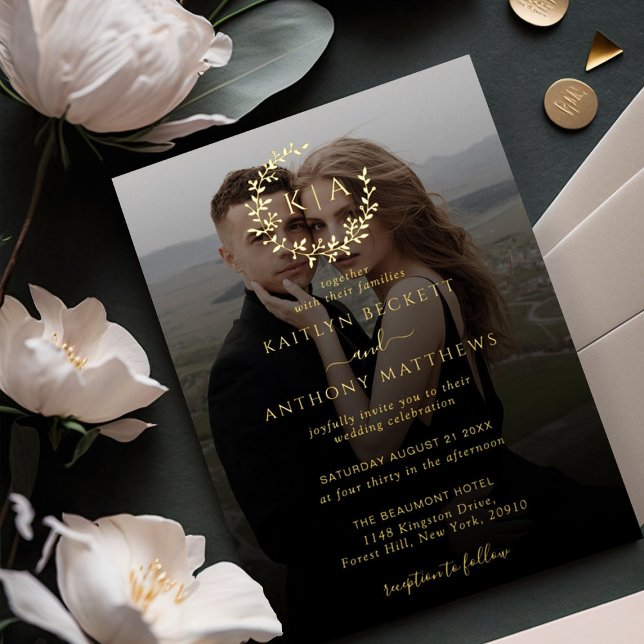 Elegantes Monogram Wreath Foto Wedding Real Folieneinladung (Von Creator hochgeladen)