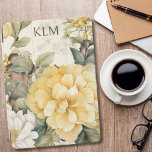 Elegantes Monogramm aus Gelb und Weiß iPad Air Hülle<br><div class="desc">Dieses personalisierte iPad-Cover weist ein zeitloses gelb-weißes Blumenmuster auf,  das an einen hübschen Landgarten erinnert. Die zarten Blüten und sanften Farbtöne verleihen Ihrem Tablett ein Gefühl der Ruhe und Entspannung.</div>