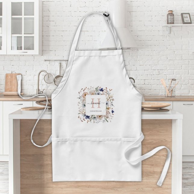 Elegantes Monogramm Hübsche Beige Blaue Blumen Flo Schürze (In situ)