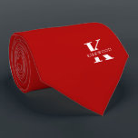 Elegantes Monogramm   Name | Scharlachrot | einsei Krawatte<br><div class="desc">Eine elegante Krawatte mit einem fett-weißen Monogramm auf einem hellen,  knallroten Hintergrund. Hinzu kommt der Vor- oder Nachname,  der in allen Hauptstädte angegeben ist.</div>