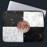 Elegantes Monogramm-Rosen-GoldSchwarz-weißer Laptopschutzhülle<br><div class="desc">Stilvolle Kombination des Imitat-Rosen-Gold-,  weißem und Schwarzemmarmors.</div>