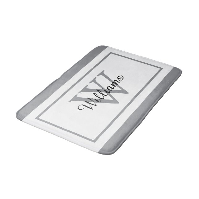Elegantes Monogramm-Schriftname Badematte (Schrägansicht)