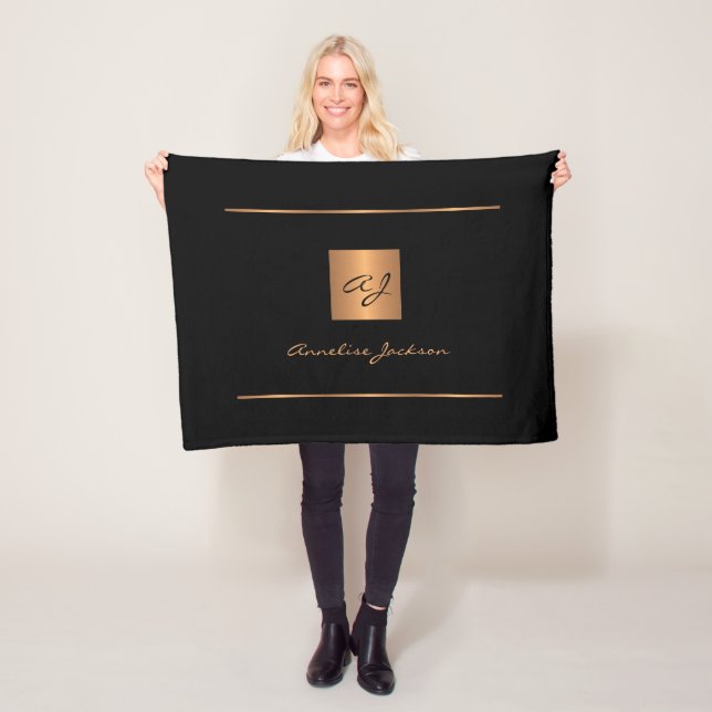 Elegantes Monogramm Schwarzes Gold-Namensschild mo Fleecedecke (Beispiel)