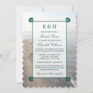 Elegantes Monogramm und Aquamarines Scallop-Brautp Einladung