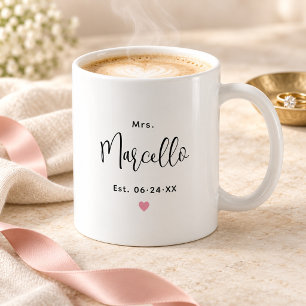 Elegantes Mrs.-Schriftzug-Hochzeitsmonogramm Kaffeetasse