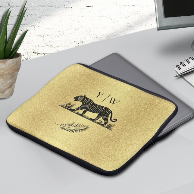 Elegantes Muster Gold Black Monogram Laptopschutzhülle (Von Creator hochgeladen)