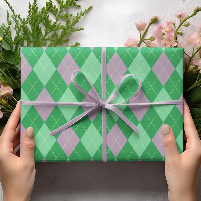 Elegantes Muster Lila und grüner Raute Geschenkpapier (Cute Green & Purple Argyle Pattern. Childrens Birthdays, St Patrick's Day. Green & Purple Diamonds.)